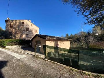 Appartamento in vendita a Caldarola MC