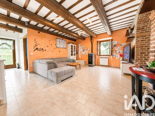 Appartamento in vendita a Caldarola via Falerense, 39