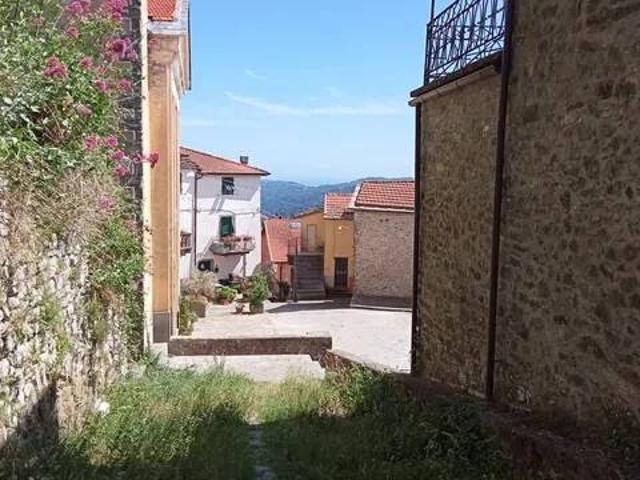 Appartamento in vendita a Calice al Cornoviglio SP