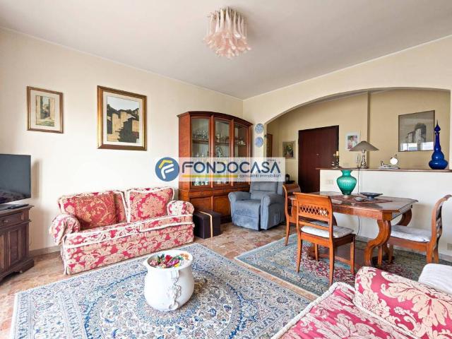 Appartamento in vendita a Camaiore LU