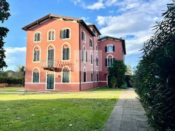 Appartamento in vendita a Camaiore LU