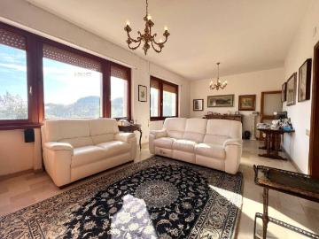 Appartamento in vendita a Camaiore LU
