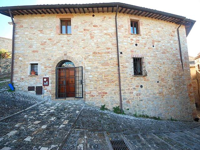 Appartamento in vendita a Campello sul Clitunno PG