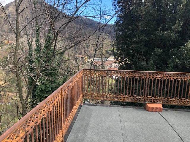 Appartamento in vendita a Campomorone GE