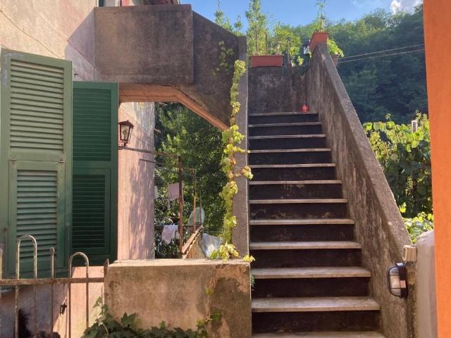 Appartamento in vendita a Campomorone GE