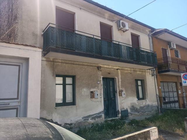 Appartamento in vendita a Camporotondo Etneo CT