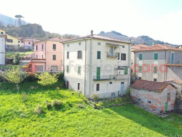 Casa indipendente in vendita a Camporgiano