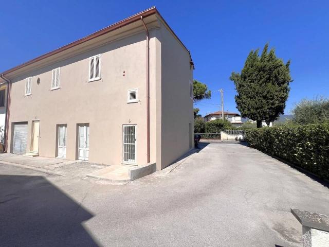 Appartamento in vendita a Cascina
