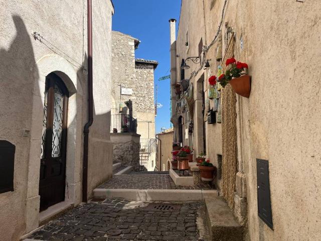 Appartamento in vendita a Castel del Monte AQ