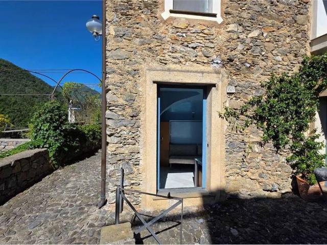 Appartamento in vendita a Castelbianco SV
