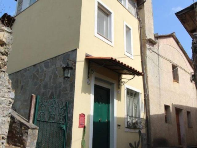 Appartamento in vendita a Castelbianco SV