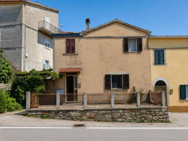 Appartamento in vendita a Castell'Azzara GR