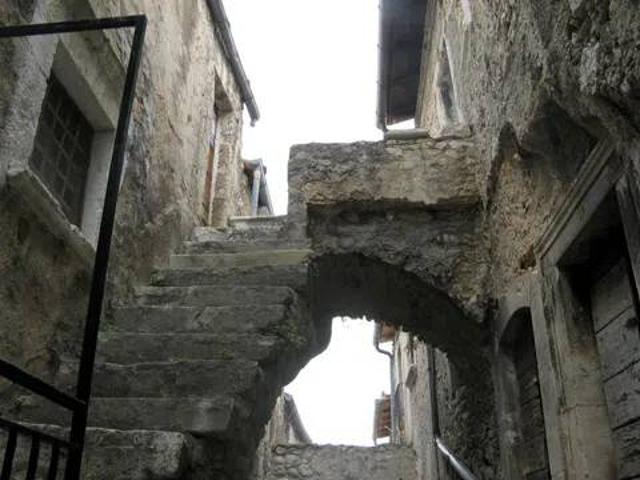 Appartamento in vendita a Castelvecchio Calvisio AQ