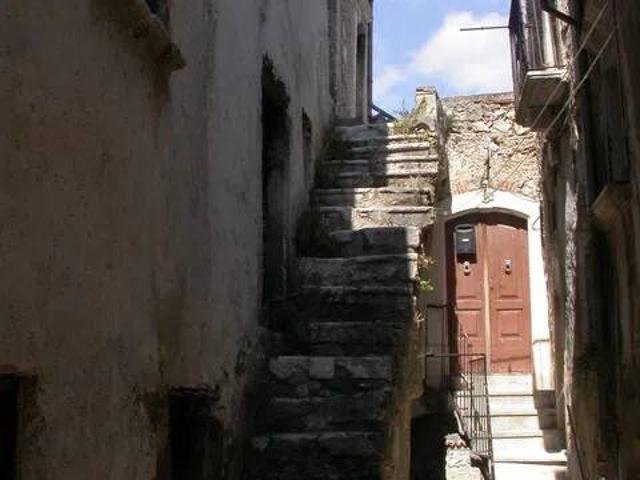 Appartamento in vendita a Castelvecchio Calvisio AQ
