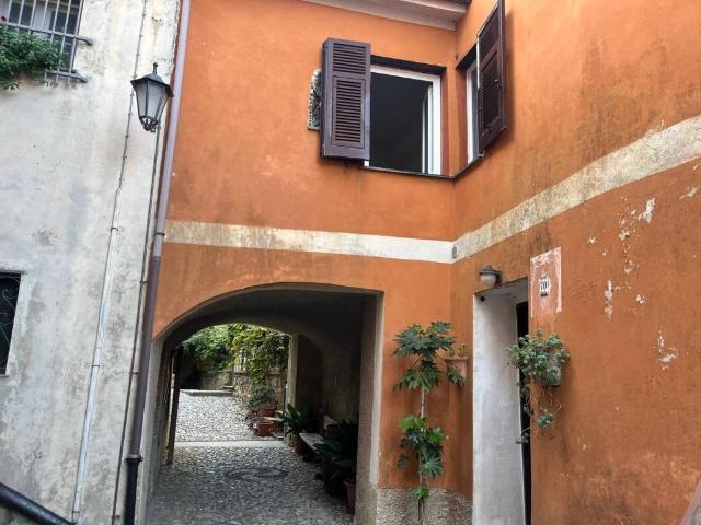 Appartamento in vendita a Castiglione Chiavarese GE