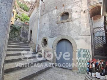 Appartamento in vendita a Castiglione di Sicilia via Maggiore Baracca, 20