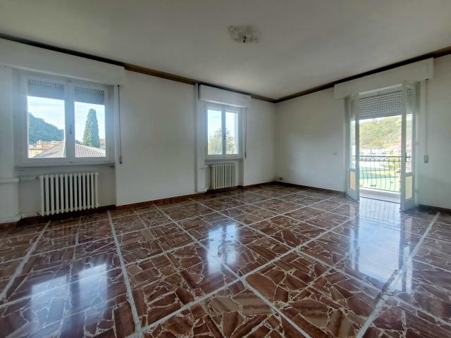 APPARTAMENTO in VENDITA a CAPOLONA di 5 vani