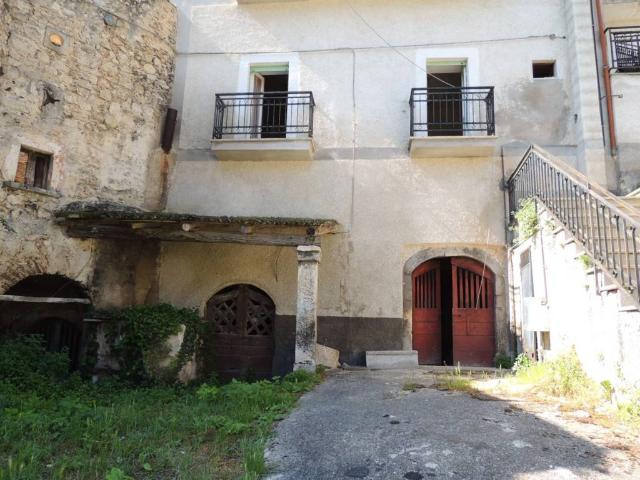 Appartamento in vendita a Capestrano AQ