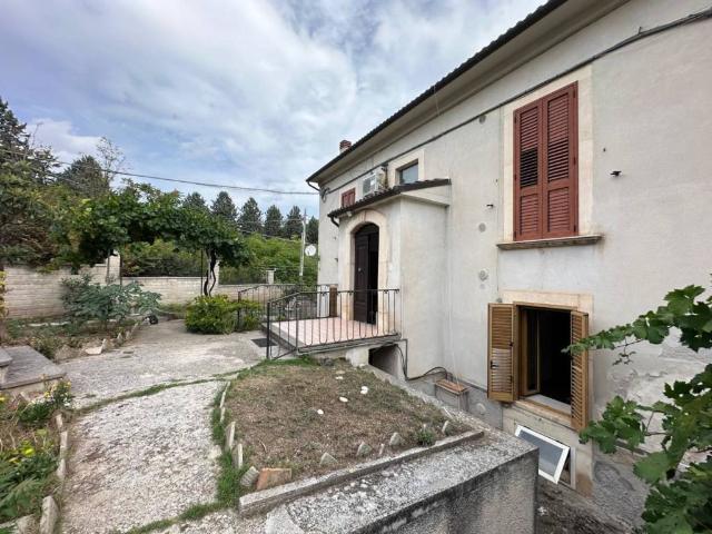 Appartamento in vendita a Capestrano AQ