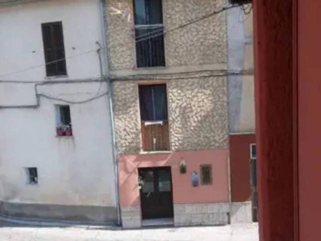 Appartamento in vendita a Capistrello AQ