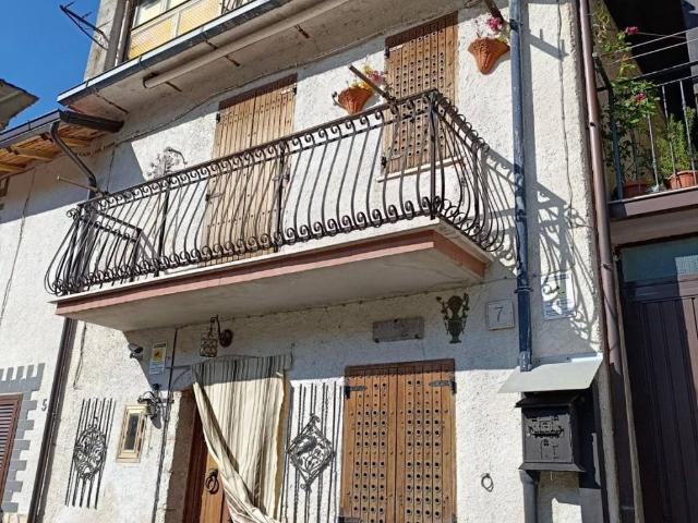 Appartamento in vendita a Capistrello AQ