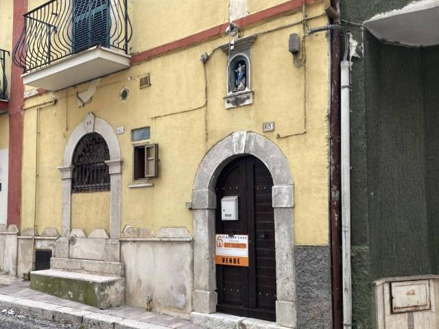 Appartamento in vendita a Capistrello AQ