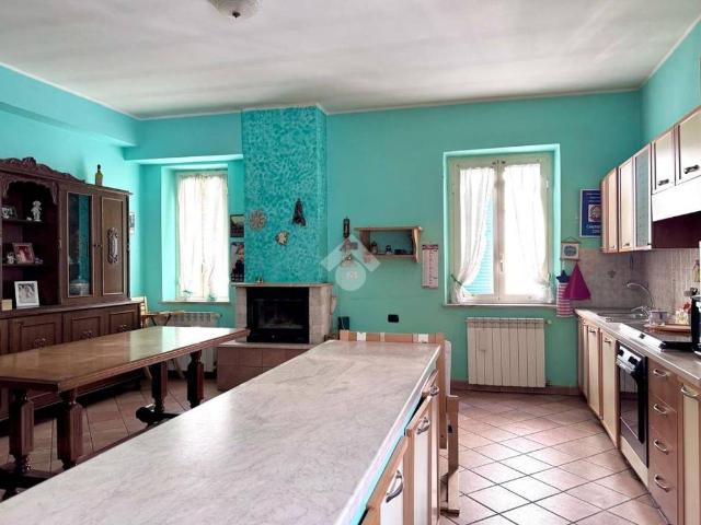 Appartamento in vendita a Caprarola VT
