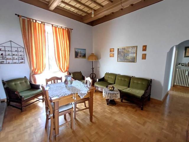 Appartamento in vendita a Caprarola VT