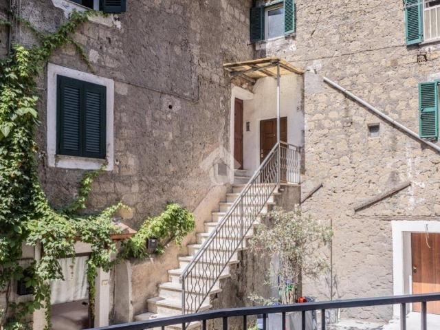 Appartamento in vendita a Caprarola VT