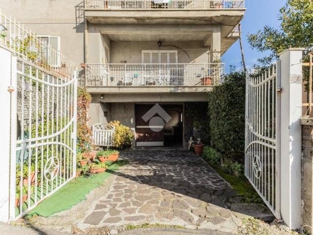 Appartamento in vendita a Caprarola VT