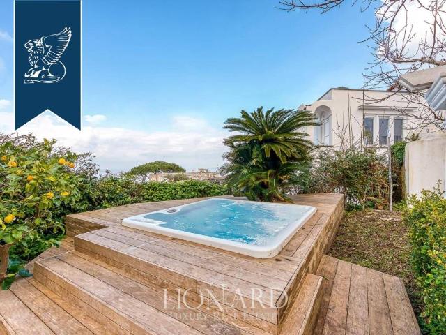 Appartamento in vendita a Capri NA