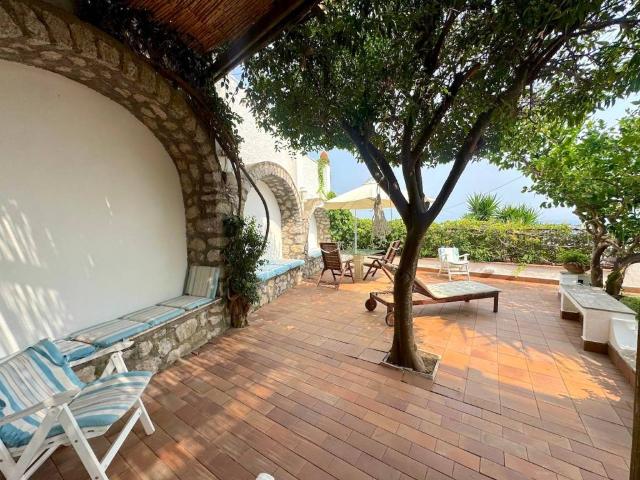 Appartamento in vendita a Capri NA