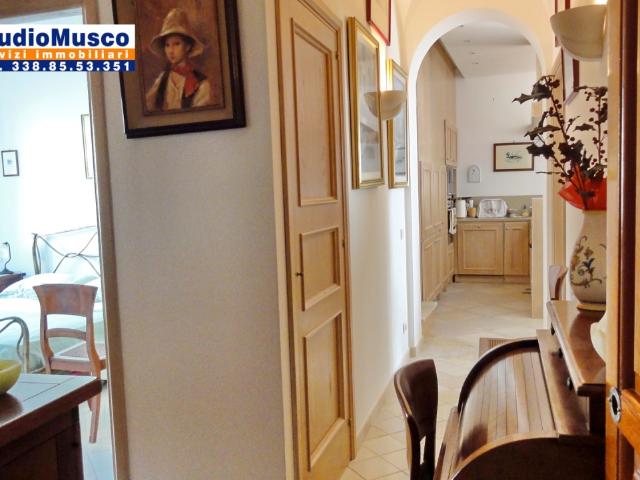 APPARTAMENTO in VENDITA a CAPRI di 5 vani