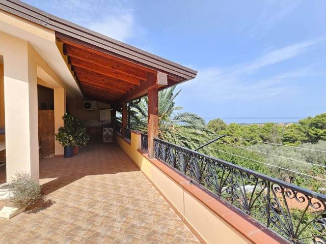 Appartamento in vendita a Capri Leone ME