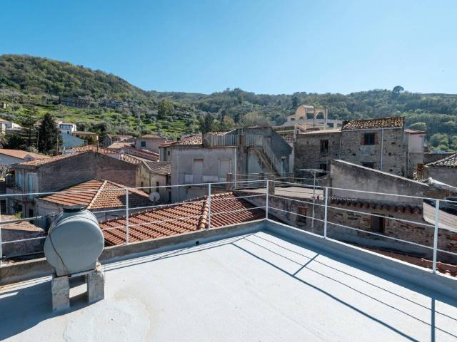 Appartamento in vendita a Capri Leone ME