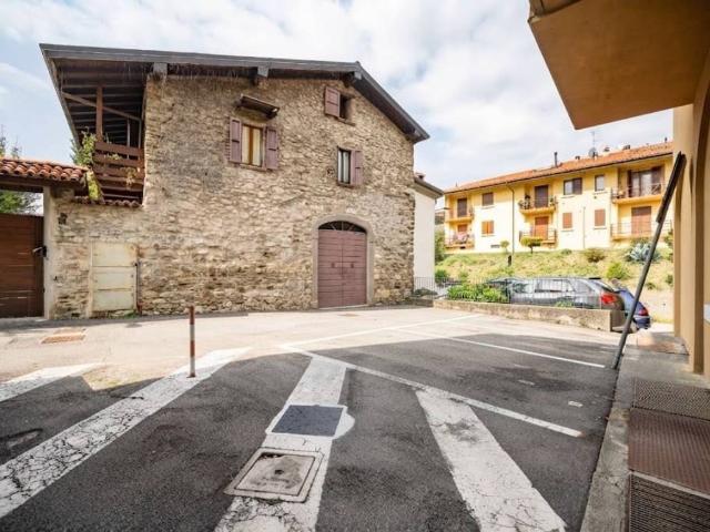 Appartamento in vendita a Caprino Bergamasco BG
