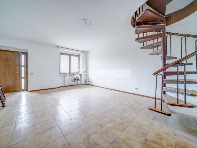 Appartamento in vendita a Carnago VA