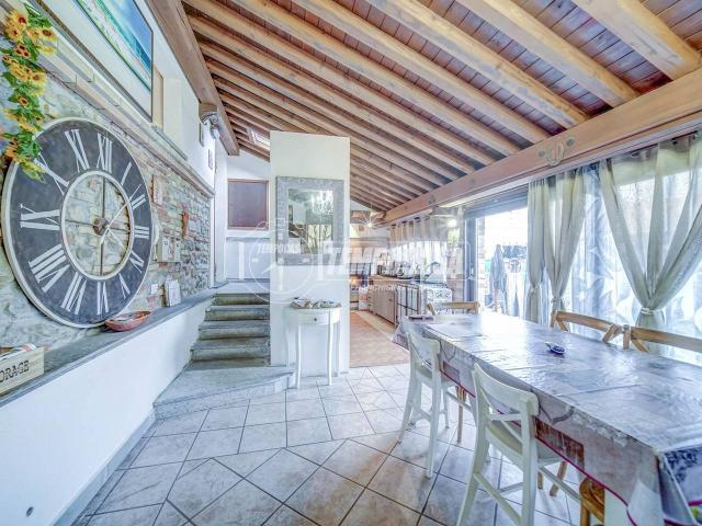 Appartamento in vendita a Caronno Varesino