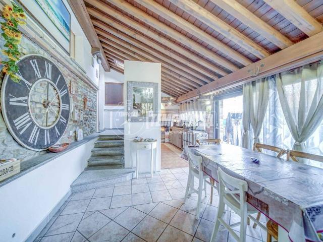 Appartamento in vendita a Caronno Varesino VA