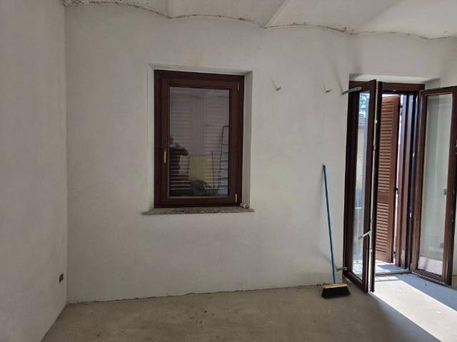 Appartamento in vendita a Caronno Varesino VA