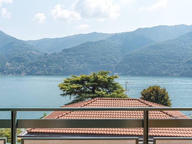 Appartamento in vendita a Carate Urio CO