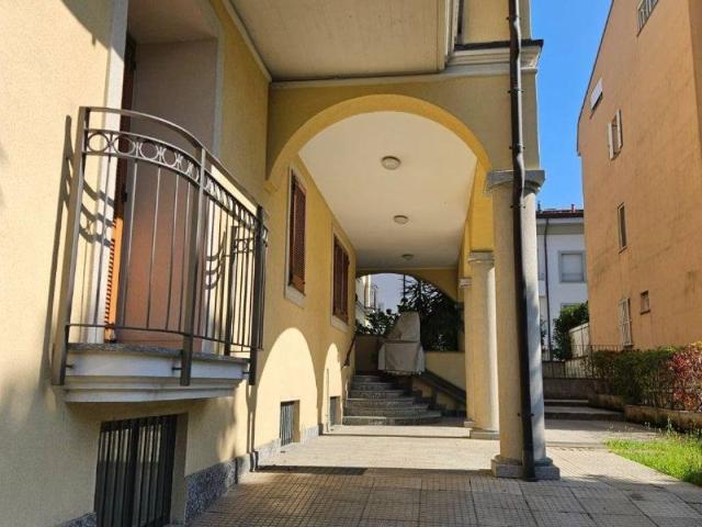 Appartamento in vendita a Carate Brianza MB