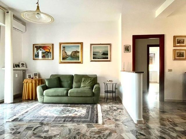 Appartamento in vendita a Carate Brianza MB