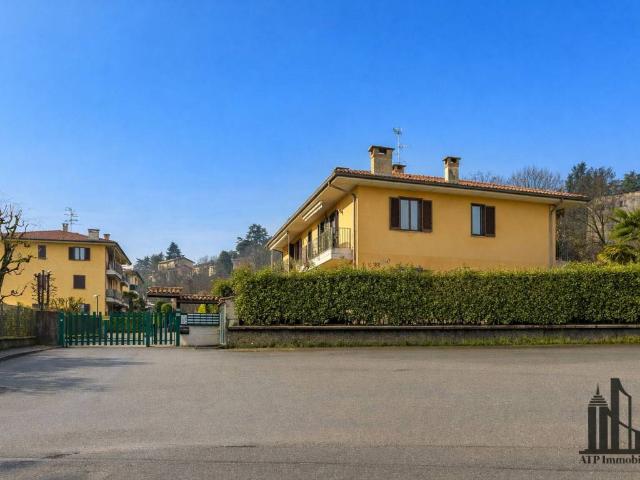 Appartamento in vendita a Carate Brianza MB