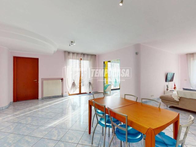 Appartamento in vendita a Carate Brianza