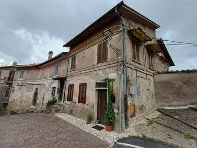 Appartamento in vendita a Carbognano VT
