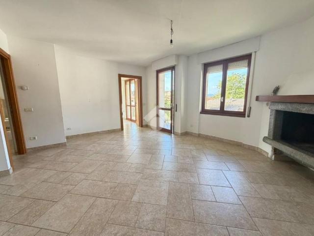 Appartamento in vendita a Carenno LC