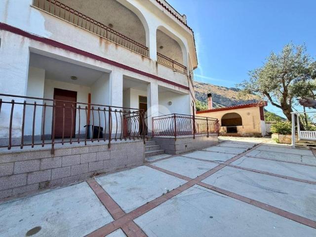 Appartamento in vendita a Carini via Messico, 27