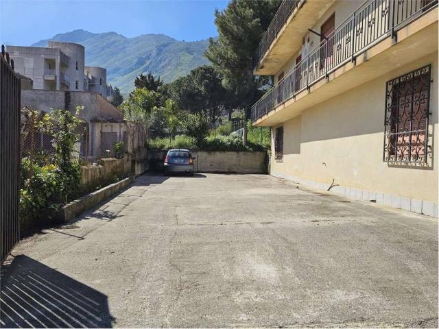 Appartamento in vendita a Carini PA