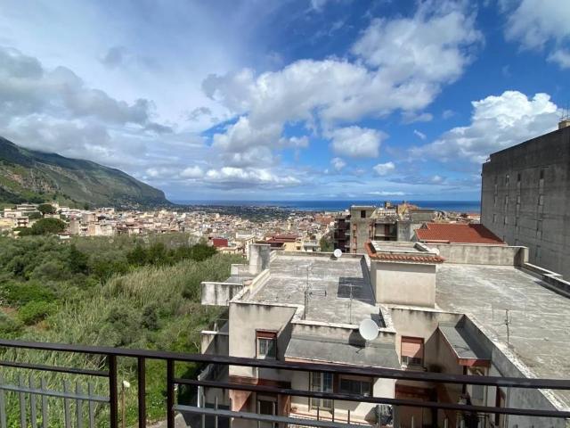 Appartamento in vendita a Carini PA